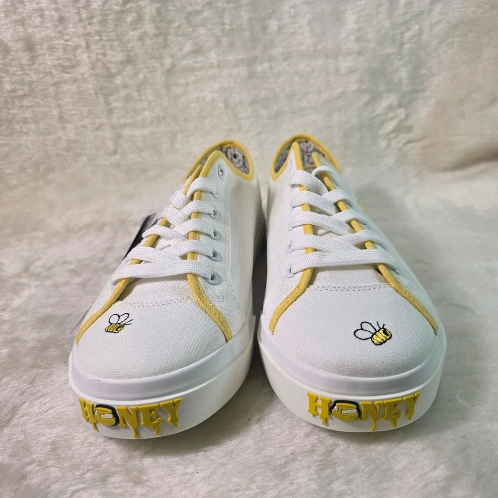 Disney Ground Up Winnie the Pooh White Honey Sneakers Women 11 NEW